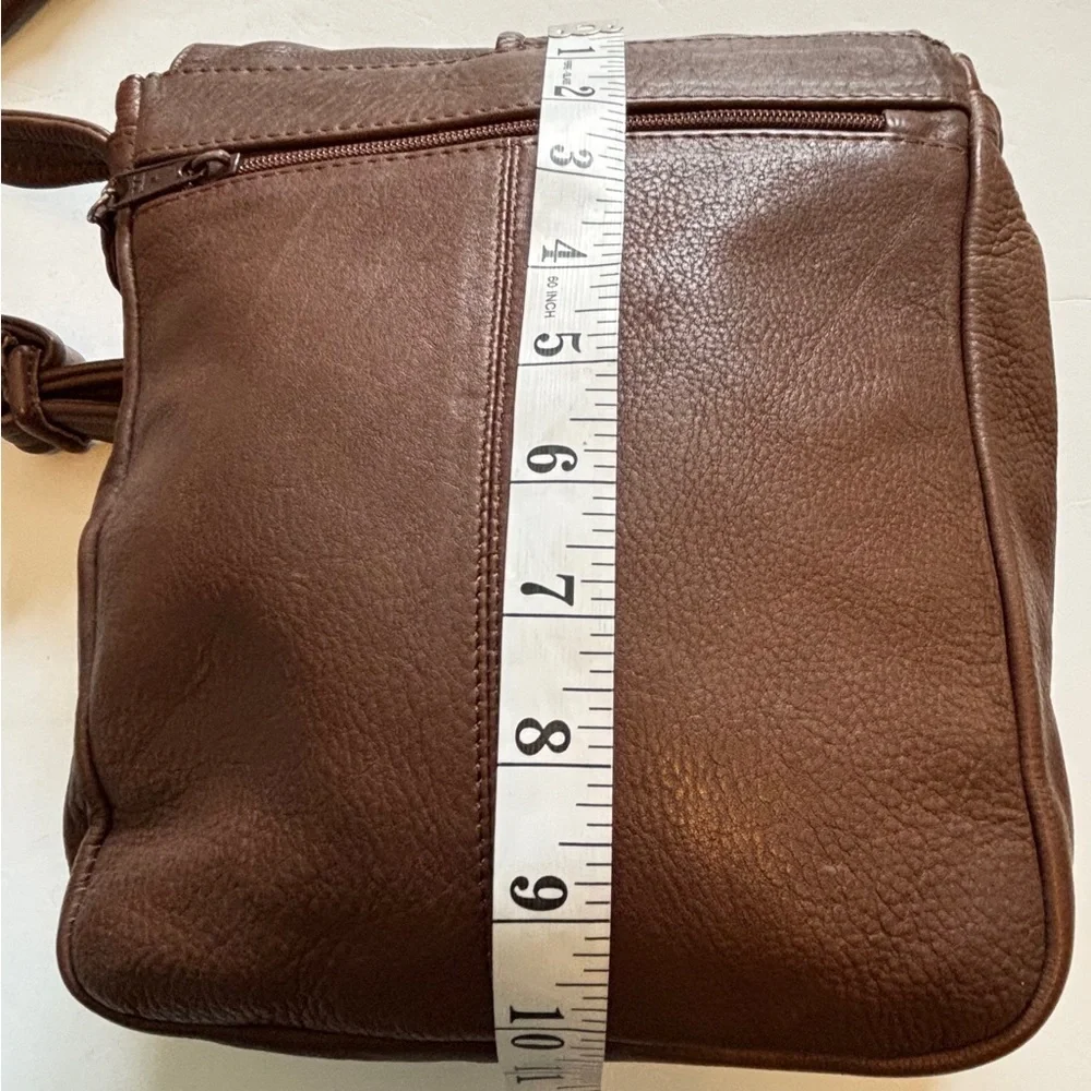 KENNETH COLE CHOCOLATE BROWN LEATHER CROSSBODY KNOT DEDIGN ON FRONT SNAP CLOSURE